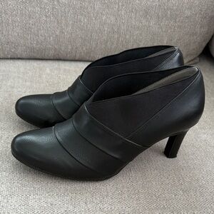 Life Stride Black Leather-Look High-Heel Ankle Booties Size 8